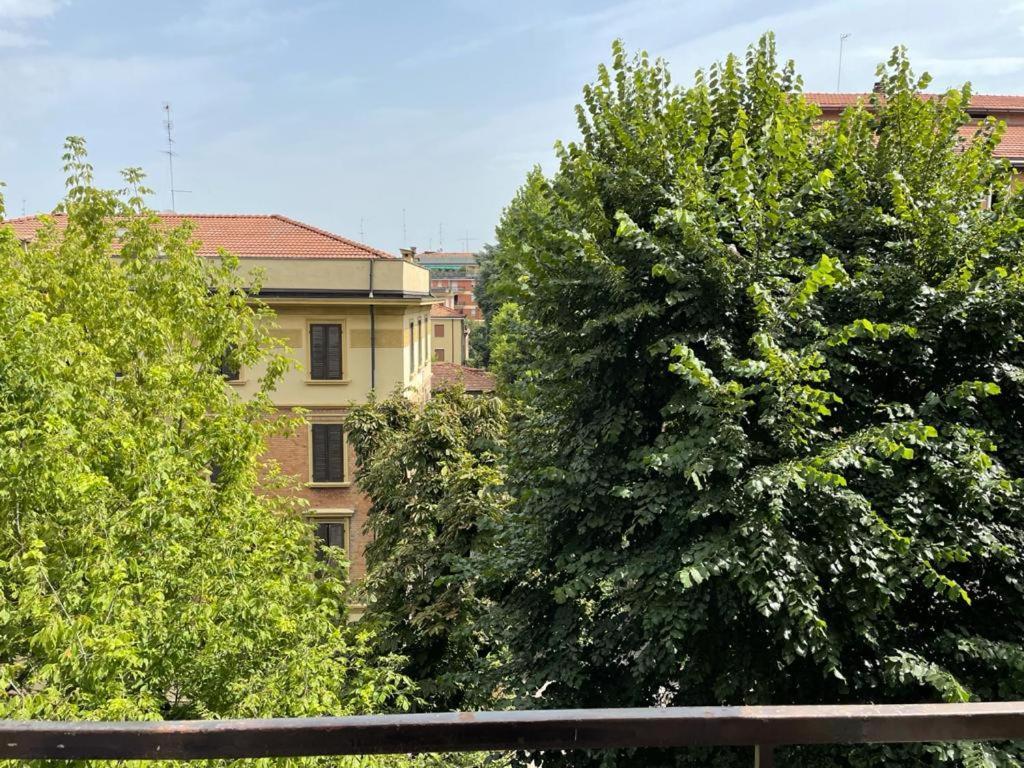 Modena Est Apartment Bagian luar foto