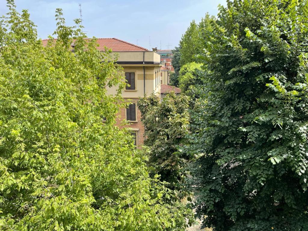 Modena Est Apartment Bagian luar foto